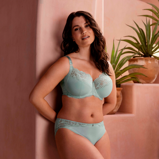 Fantasie-Lingerie-Reflect-Side-Support-Bra-Mist-Green-FL101801MIT-Brief-FL101850MIT-Lifestyle